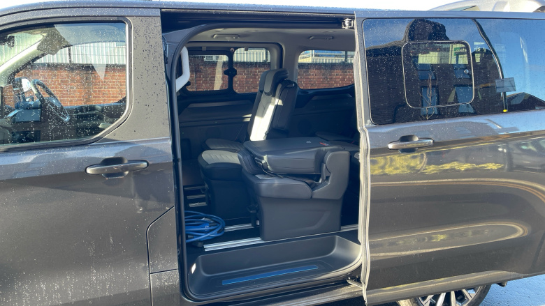 Ford Tourneo Custom 340 L1 Electric Rwd 160kW 65kWh H1 Titanium X 8 seater Auto